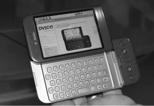 El HTC Dream, vendido como T-Mobile G1, primer teléfono comercial con Android lanzado en 2008