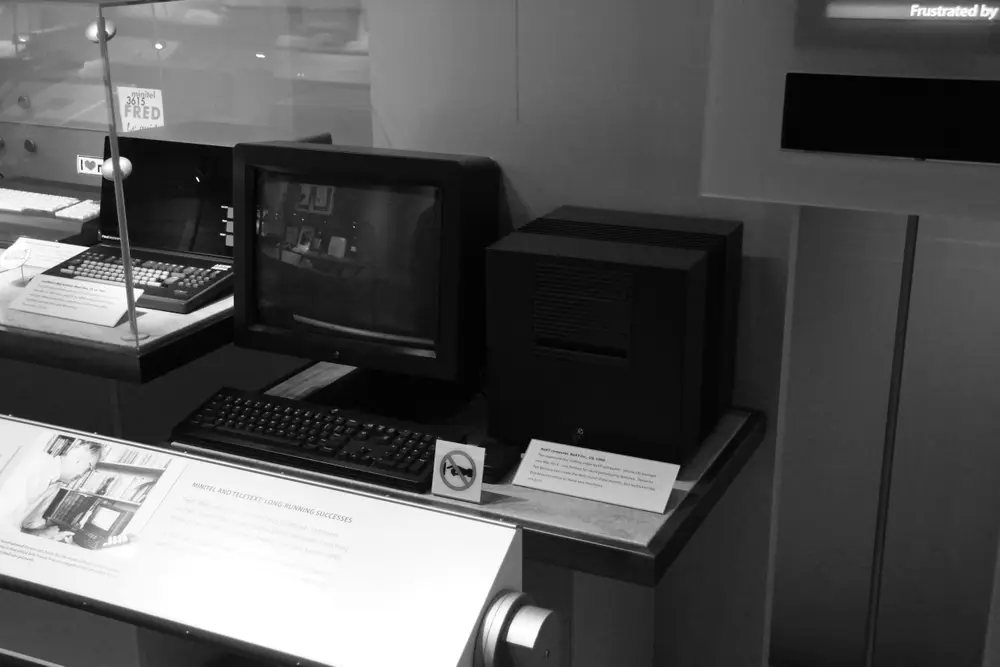 El NeXTcube, la estación de trabajo de NeXT (1990) expuesta en el Computer History Museum