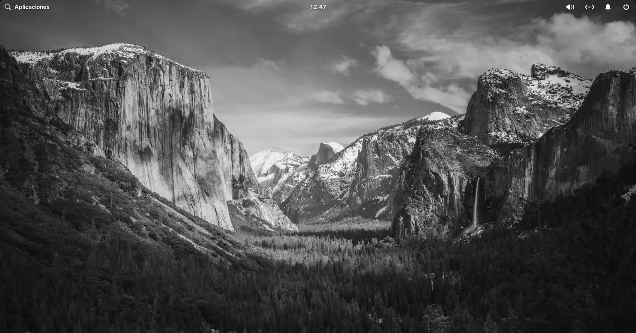 Escritorio Pantheon de elementary OS con el dock y aplicaciones abiertas