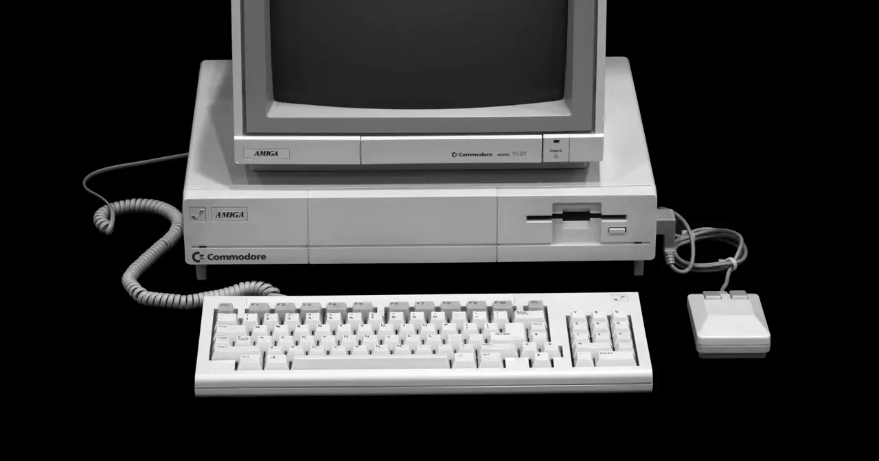 Ordenador Commodore Amiga 1000 de 1985 expuesto en el Musée Bolo
