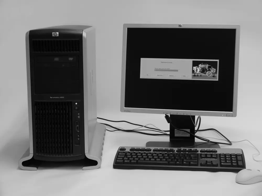 Estación de trabajo HP 9000 C8000 con doble procesador PA-RISC y HP-UX 11i