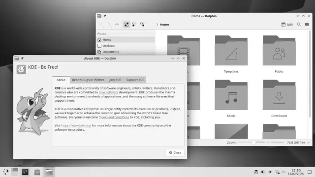 Escritorio KDE Plasma con su panel inferior y el lanzador de aplicaciones