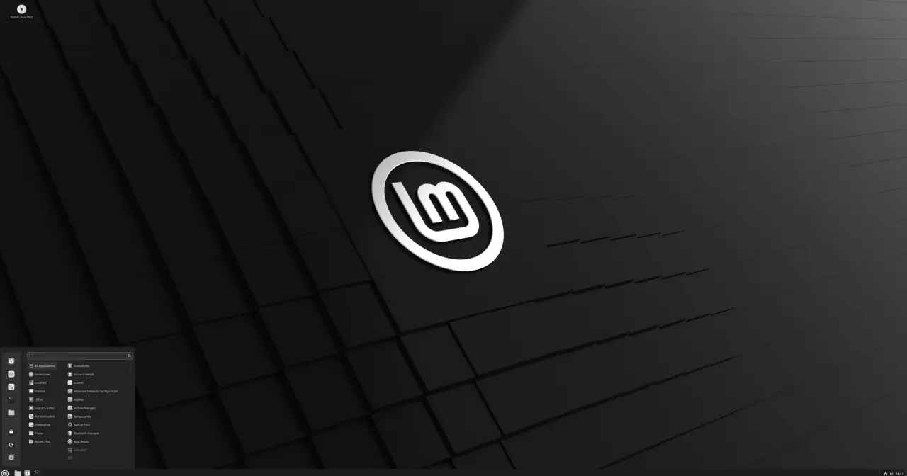 Escritorio Cinnamon de Linux Mint con el menú de aplicaciones y el panel inferior