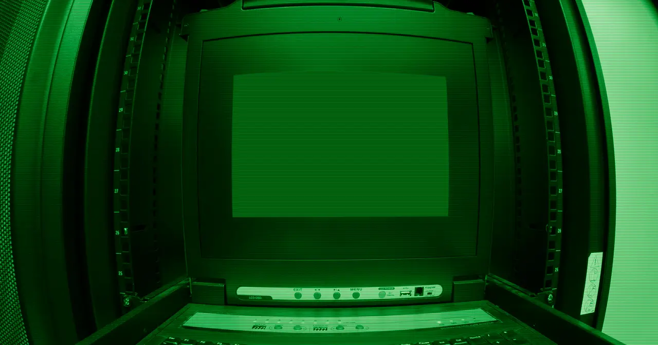 Terminal con código en pantalla evocando el proceso de arranque de un sistema Linux