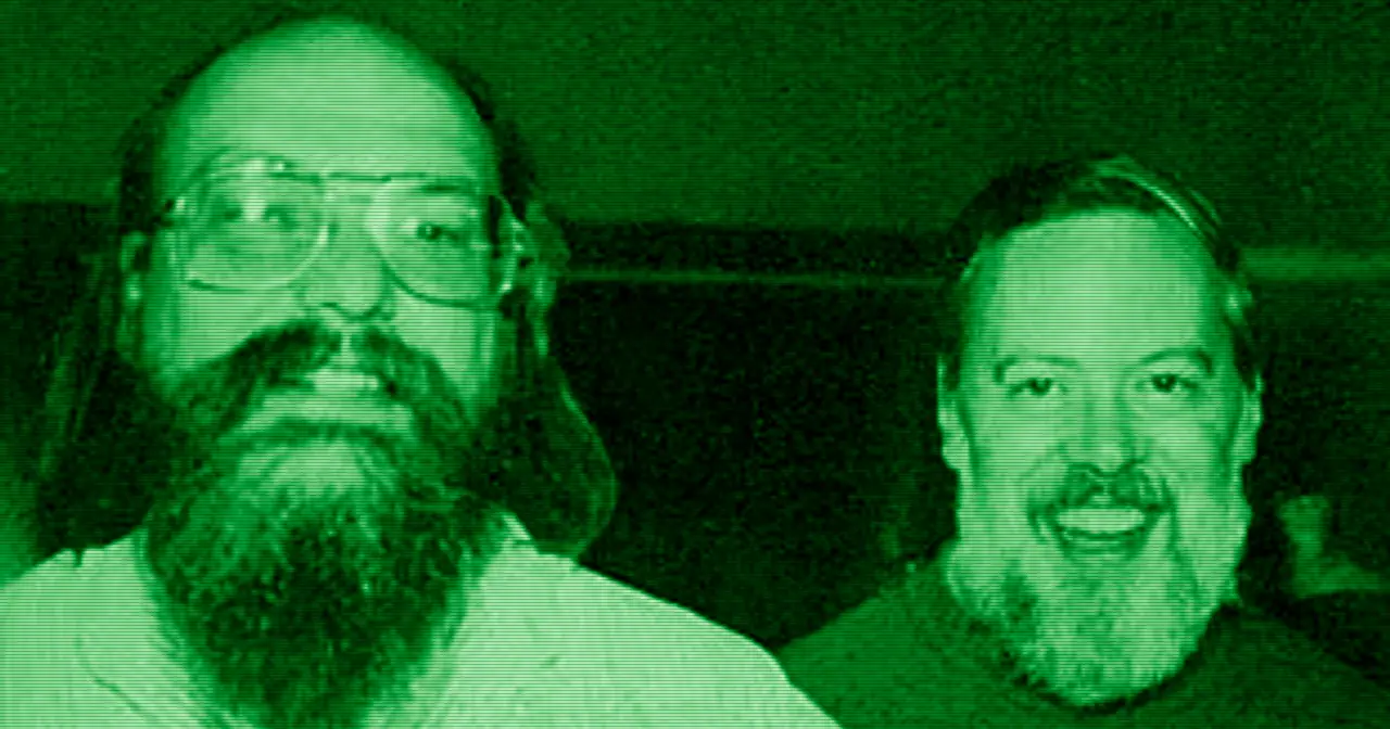 Ken Thompson y Dennis Ritchie, creadores de Unix, en una fotografía de 1973